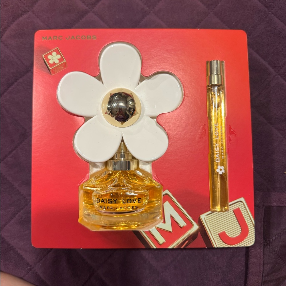 Marc Jacobs Daisy Love Set with White and Gold Accents